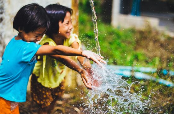 Give African Childrens a good Education and Healthy